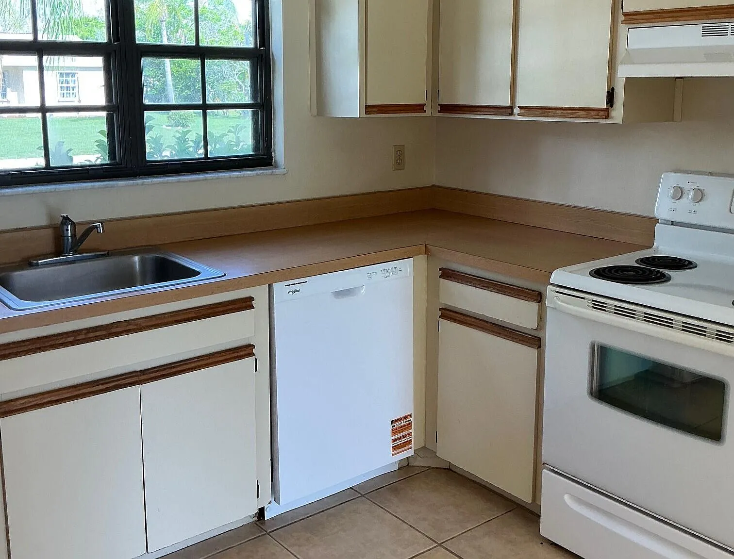 2 bed, 1.0 bath, 901 sqft, $1,700 — Photo 2