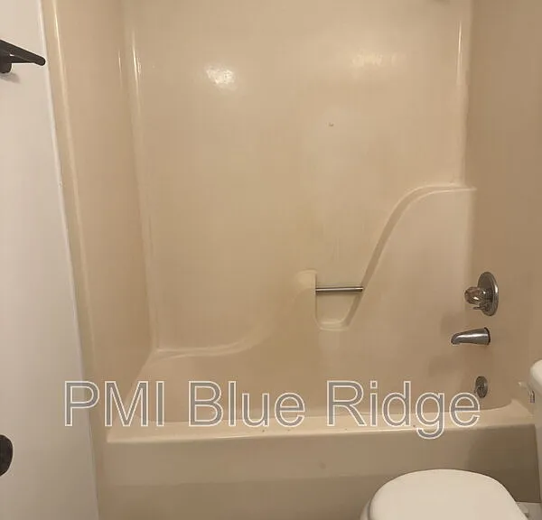 2020 Somerset Dr #4 — Photo 9