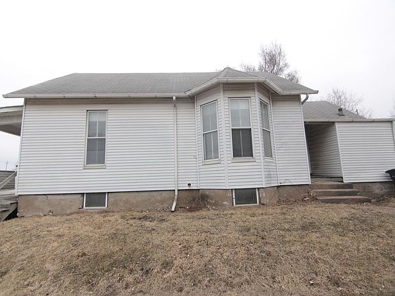 3rd image of 2402 5 1/2 Ave