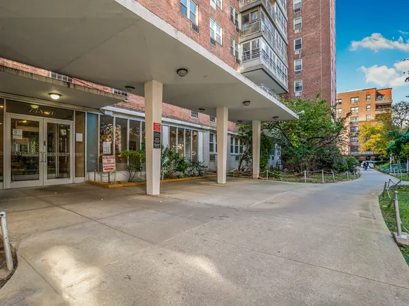 138-10 Franklin Avenue image 11 of 15