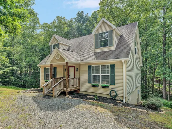 1113 Striper Ct, Moneta, VA 24121