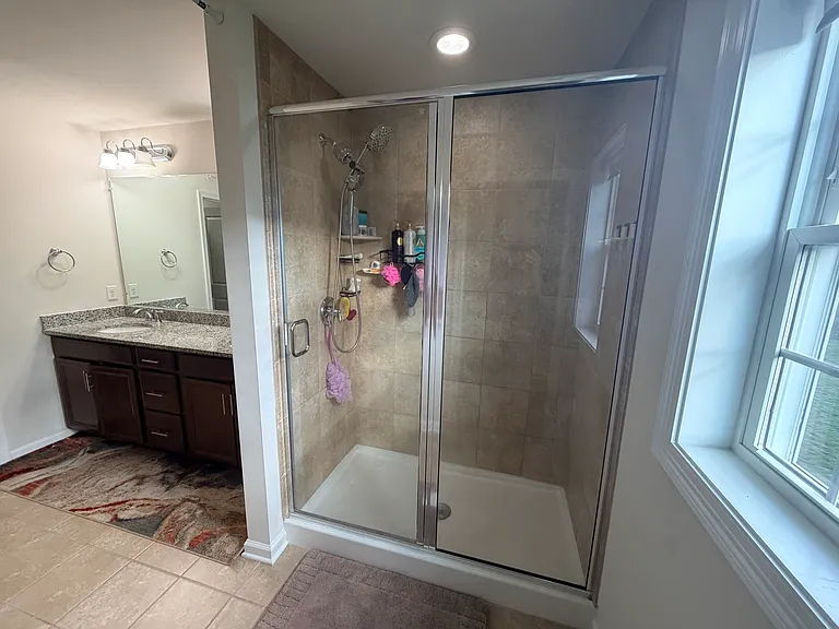 Master bathroom , Glassdoor shower unit