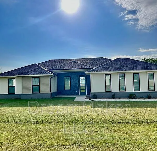 5329 E Maple Rd — Photo 1