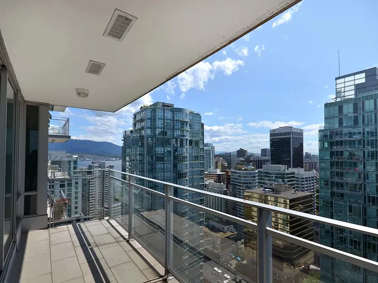 1288 Georgia St W — Photo 10