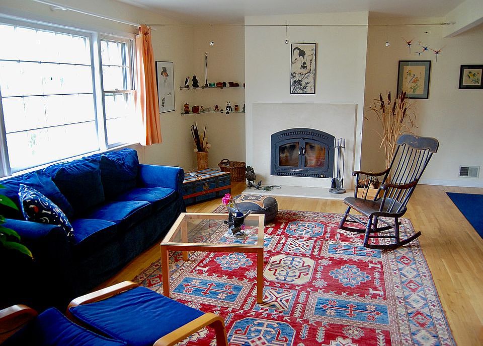 Living room with Fireplace