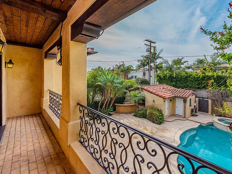 305 N Palm Dr — Photo 19