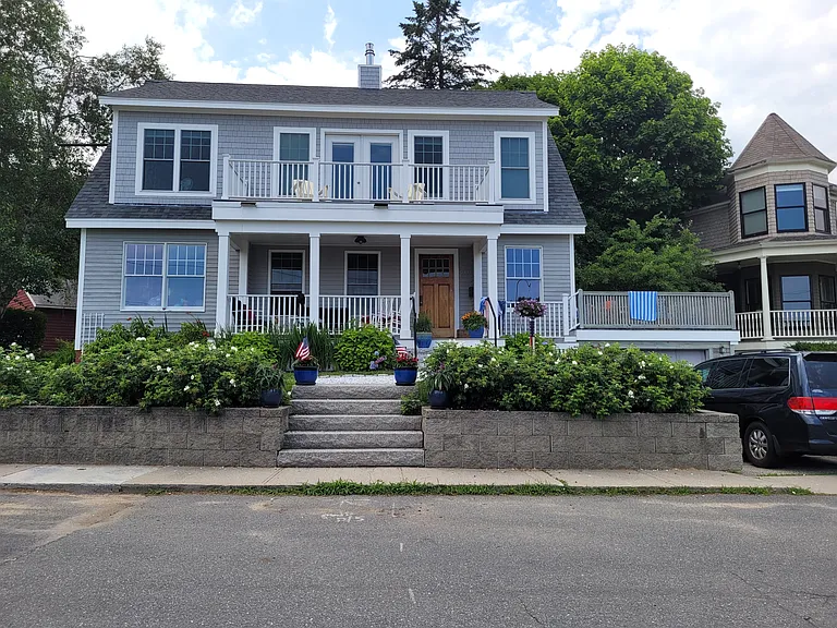20 Glen Ave — Photo 1