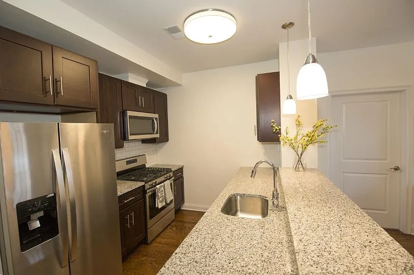 1 bed, 700 sqft, $1,950 — Photo 2