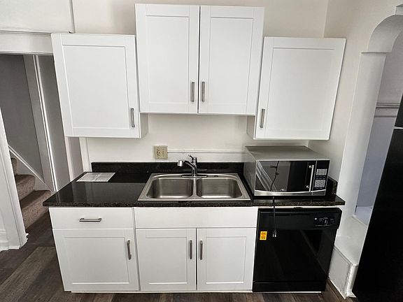 3rd image of 1946 E 120th St #3