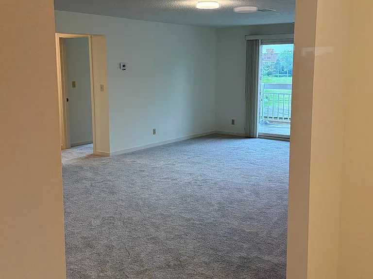 Chelsea Condos — Photo 5