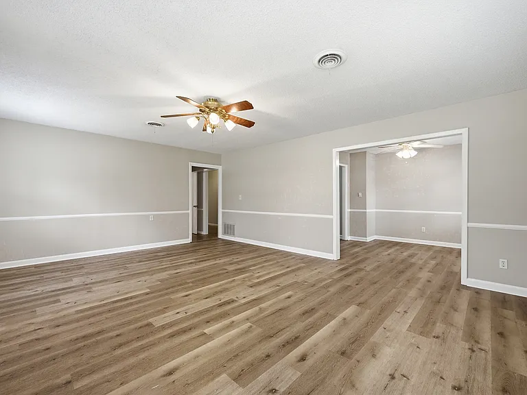 1906 Elaine Ave — Photo 4