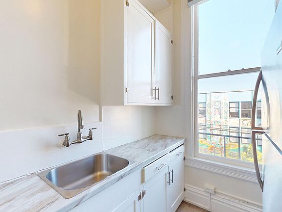 5th image of 862 Shotwell St #3