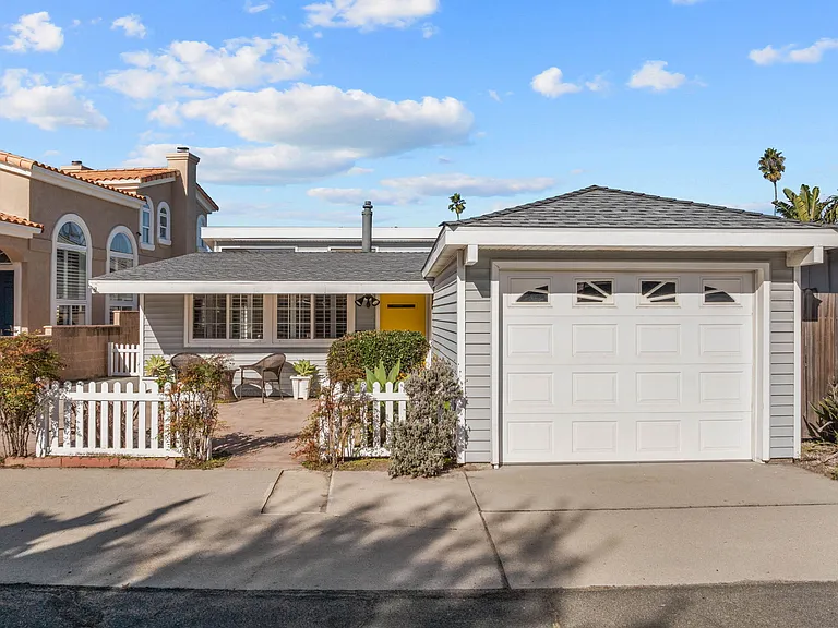 1251 Devon Ln — Photo 3