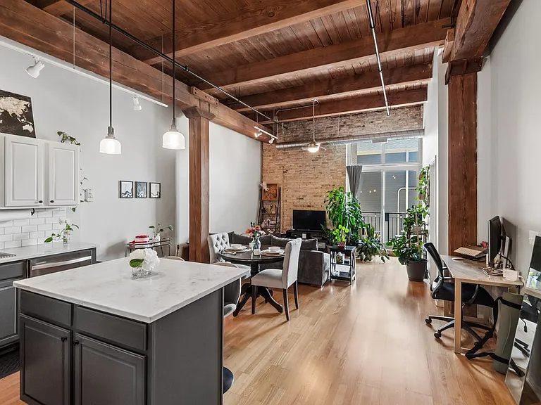 1740 N Maplewood Ave #210 — Photo 6