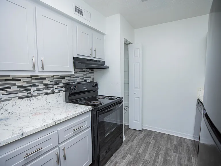 Oakview Landing Apartments — Photo 23