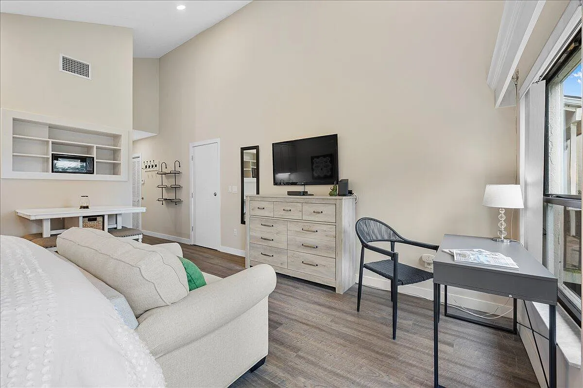 1 bed, 1.0 bath, 500 sqft, $3,000 — Photo 3