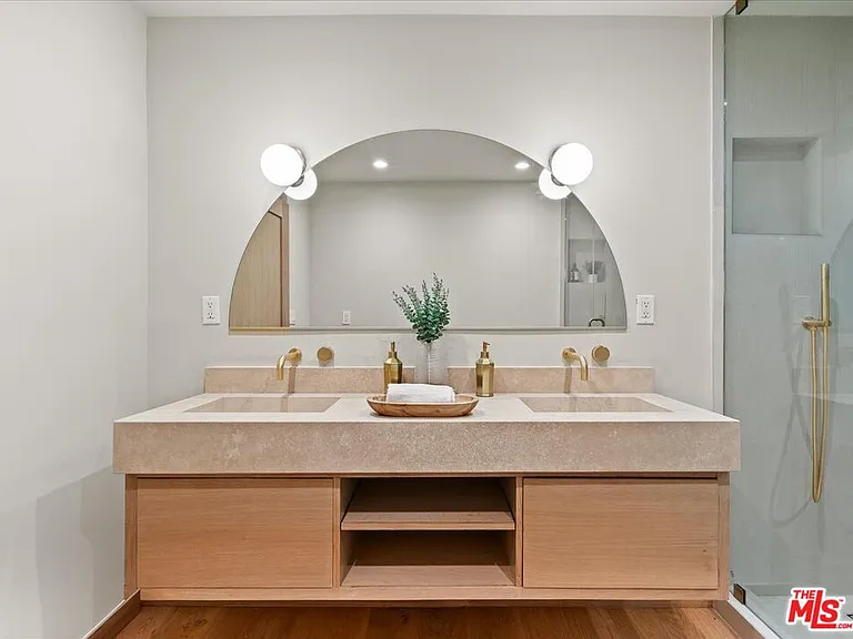 14537 Hesby St — Photo 14