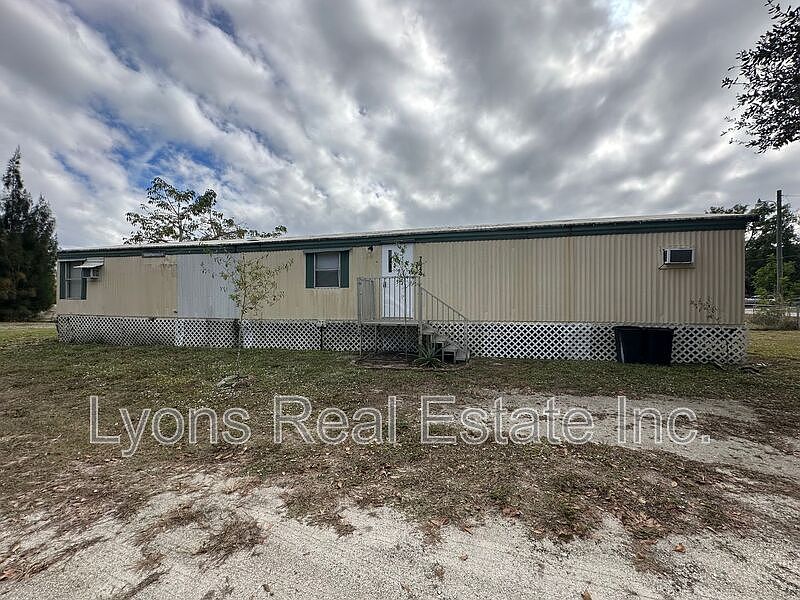 1st image of 7945 Hart Dr