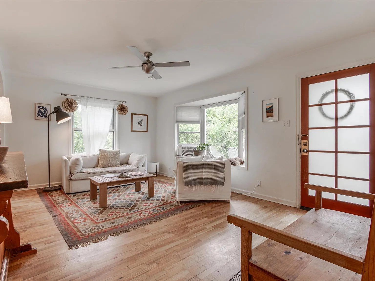 810 Hawthorn Ave — Photo 2