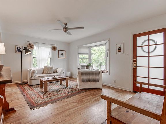 2nd image of 810 Hawthorn Ave