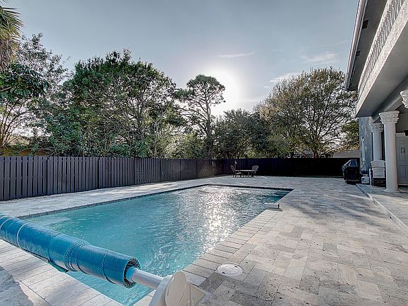 5th image of 669 Howard St