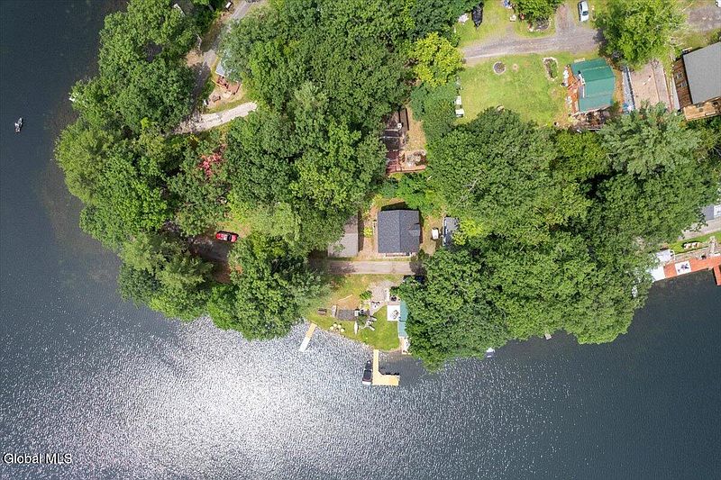 5th image of 2235 Oaks Road