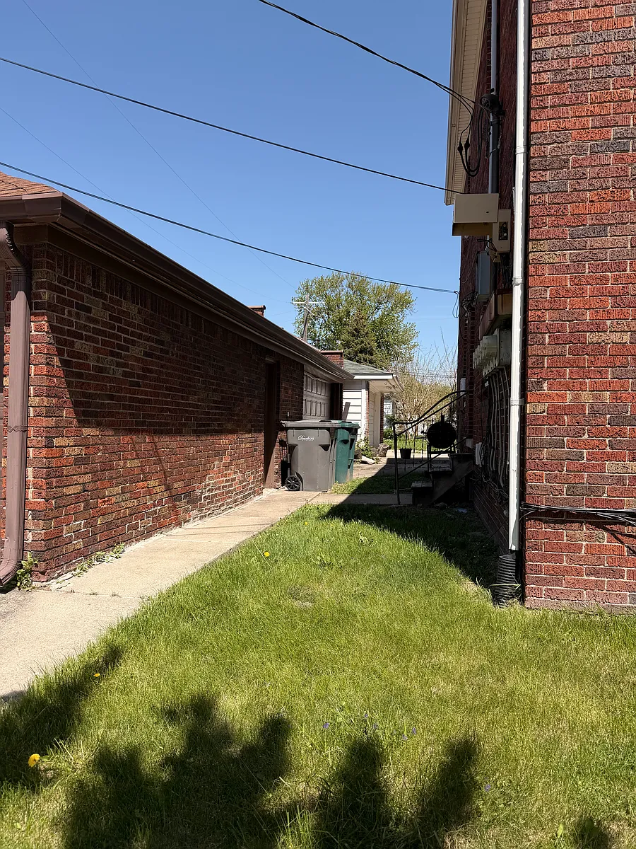 Building Photo - 10410 Morross Ave #1