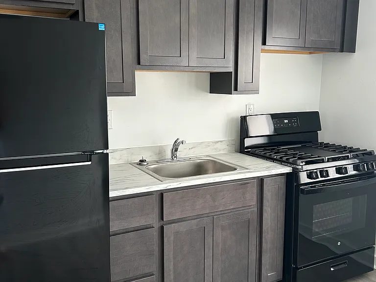 100-21F Midland Hts — Photo 6