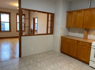 31-42 35th St #3R, Astoria, NY 11106