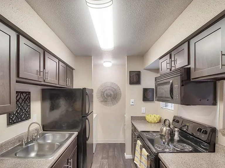 Promontory Point Apartments — Photo 11