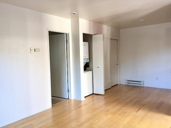 2nd image of 76 Bayside Ct
