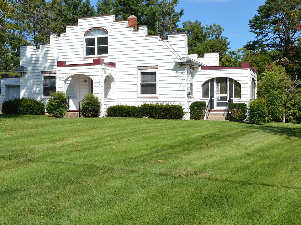 1st image of 3703 Lake Dr SW