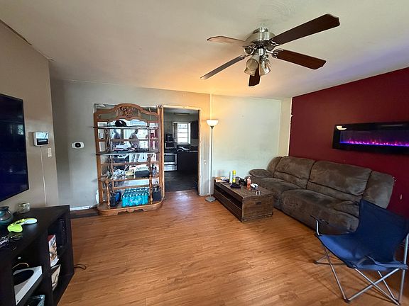 3rd image of 1503 Garden Hills Dr