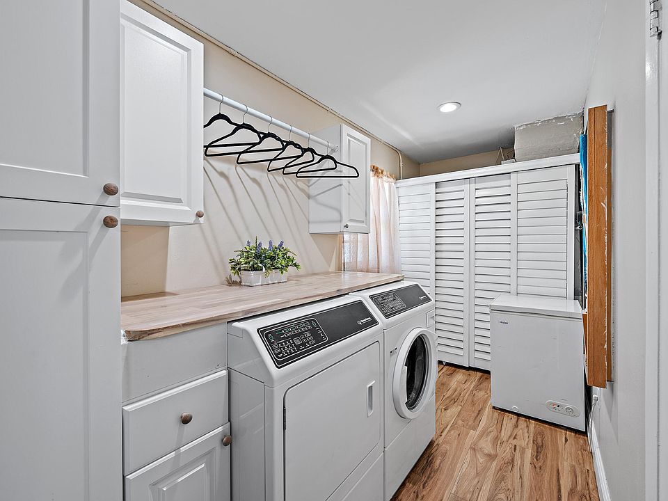 1st image of 910 Camellia Drive