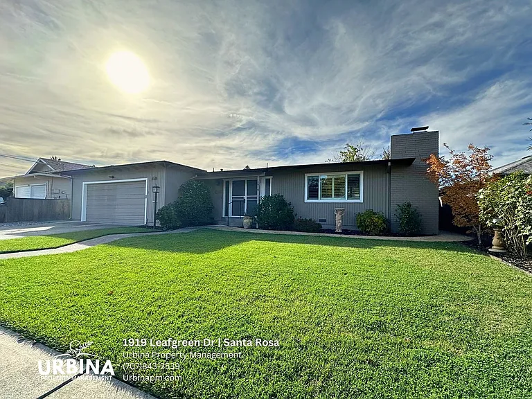 1919 Leafgreen Dr — Photo 2
