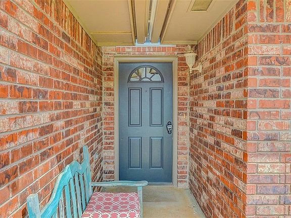 4th image of 113 Parkwoods Ct