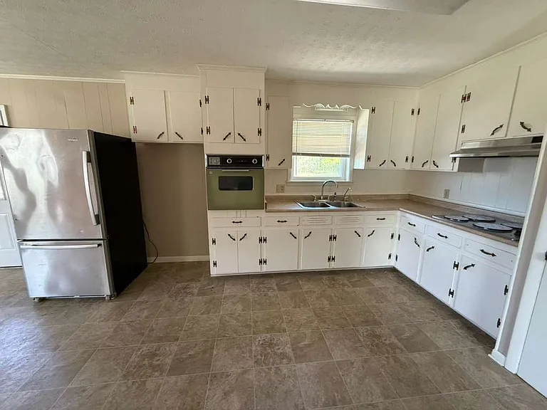 1439 Peacock Rd — Photo 15
