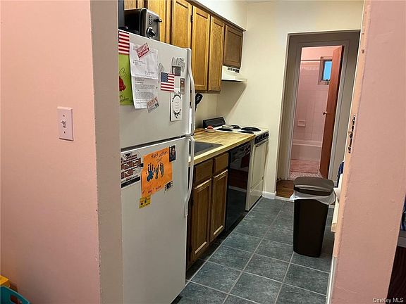 5th image of 19 Manor Dr #19
