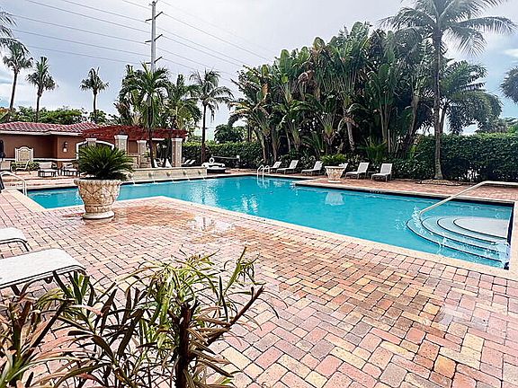 2nd image of 616 Clearwater Park Rd APT 513
