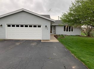 1818 Pin Oak Ct, Rockton, IL 61072