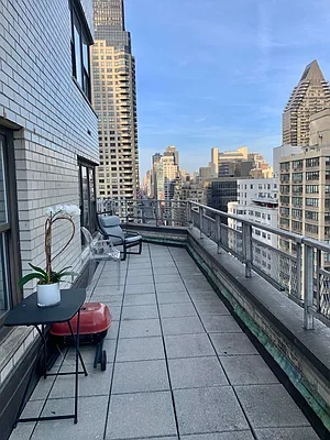 Rented by Manhattan Apartment Organization | media 123