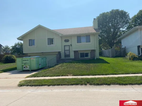 15211 Rock Creek Dr, Omaha, NE 68138