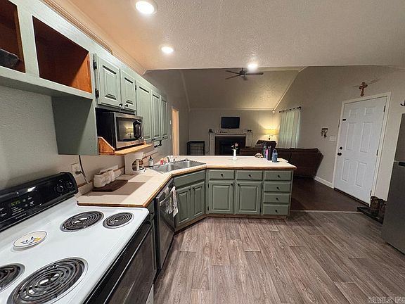 3rd image of 120 Spring Creek Dr