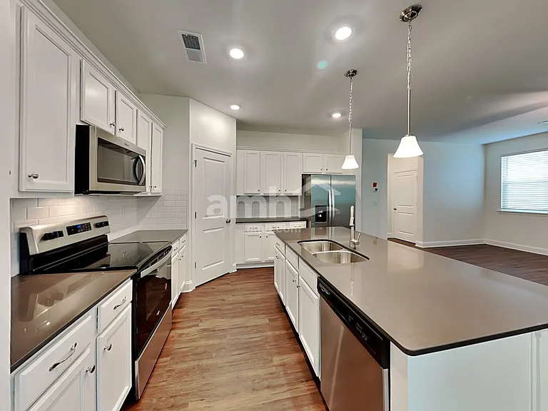 7309 Garrett Ct — Photo 3