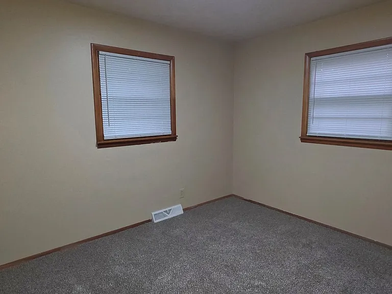 2223 N Link Ave — Photo 2