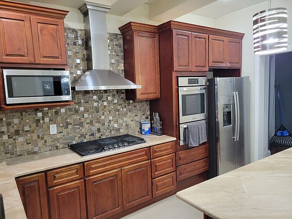 2nd image of 61 Astor Pl