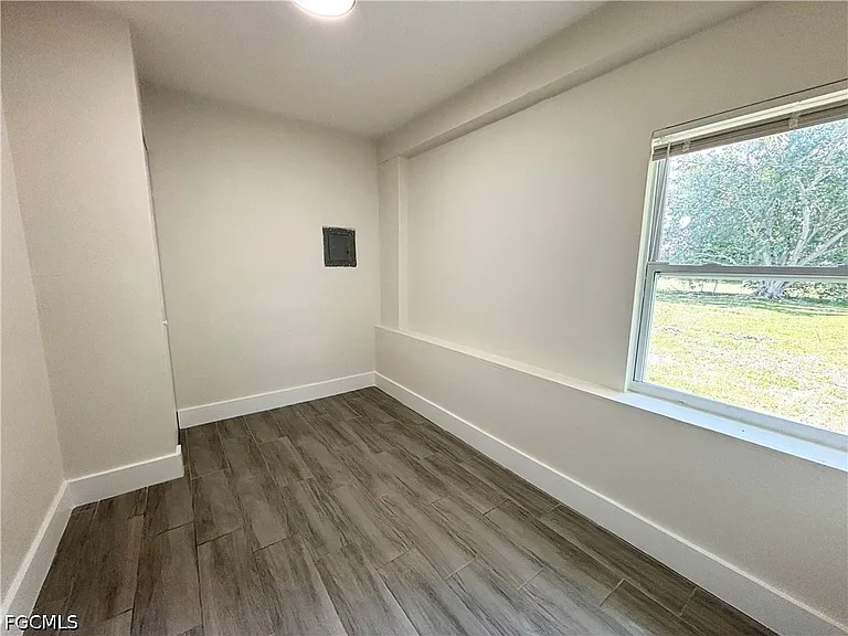 559 Wood Ave — Photo 13