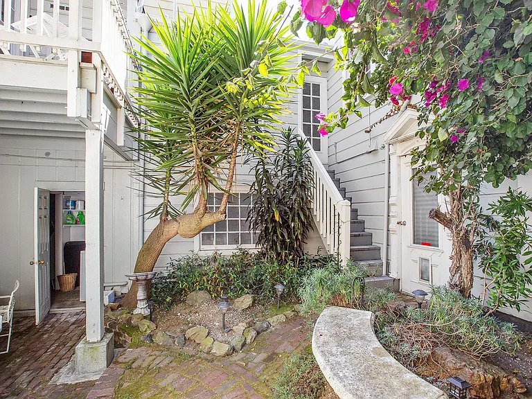 2809 Bush St — Photo 10