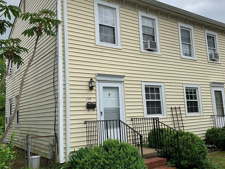 113 Hawke St — Photo 1