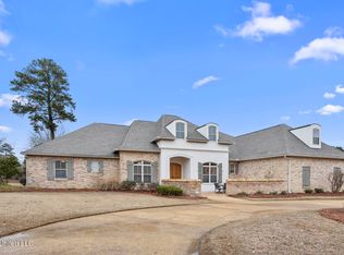 261 Lake Cir, Madison, MS 39110